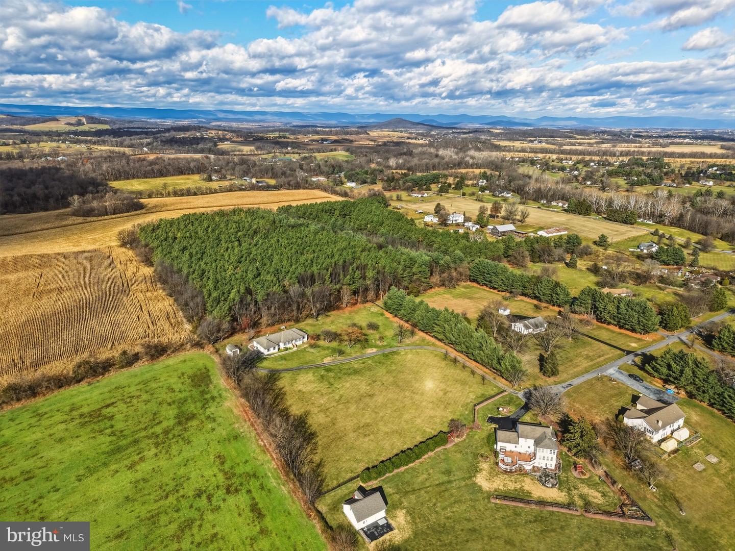 948 BATTLEFIELD BLUFF DR, NEW MARKET, Virginia 22844, 4 Bedrooms Bedrooms, ,2 BathroomsBathrooms,Residential,For sale,948 BATTLEFIELD BLUFF DR,VASH2013118 MLS # VASH2013118