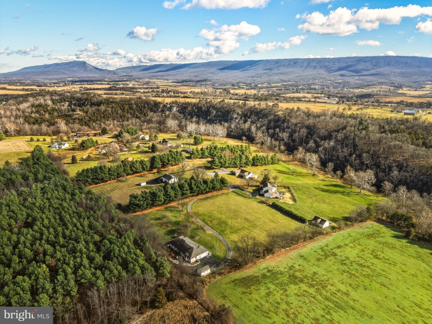 948 BATTLEFIELD BLUFF DR, NEW MARKET, Virginia 22844, 4 Bedrooms Bedrooms, ,2 BathroomsBathrooms,Residential,For sale,948 BATTLEFIELD BLUFF DR,VASH2013118 MLS # VASH2013118