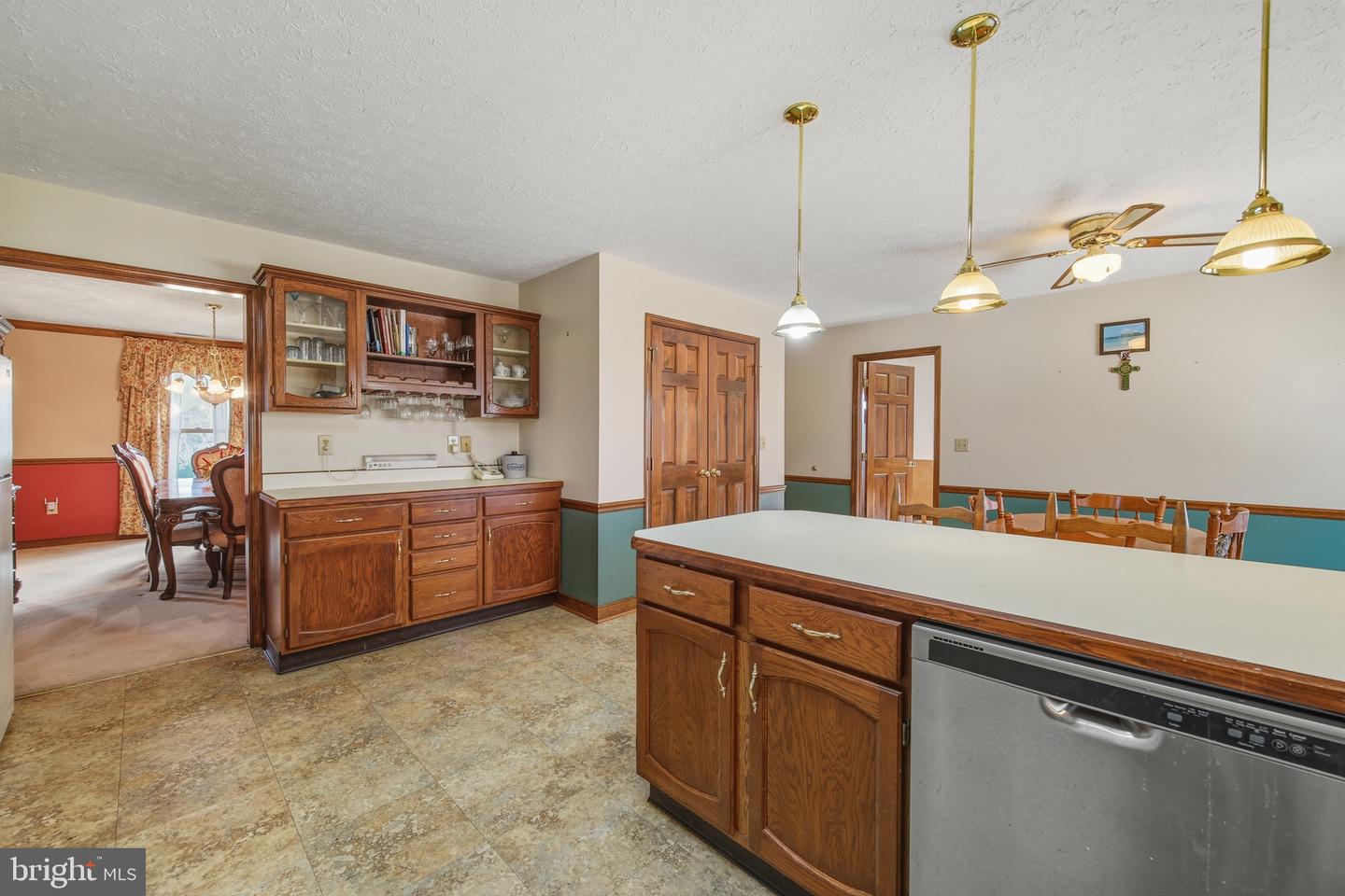 948 BATTLEFIELD BLUFF DR, NEW MARKET, Virginia 22844, 4 Bedrooms Bedrooms, ,2 BathroomsBathrooms,Residential,For sale,948 BATTLEFIELD BLUFF DR,VASH2013118 MLS # VASH2013118