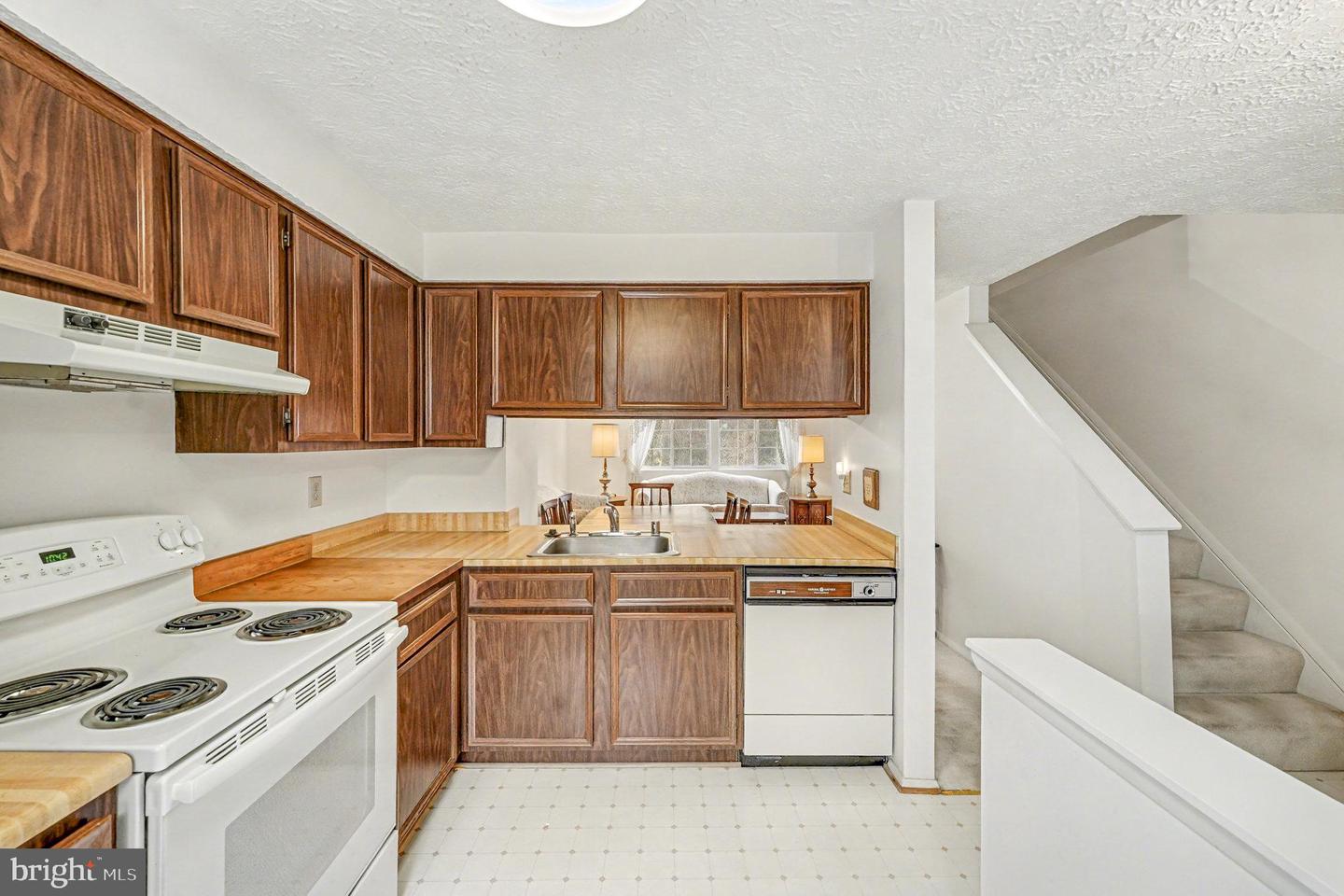 8278 CRESTMONT CIR, SPRINGFIELD, Virginia 22153, 2 Bedrooms Bedrooms, ,1 BathroomBathrooms,Residential,For sale,8278 CRESTMONT CIR,VAFX2280560 MLS # VAFX2280560