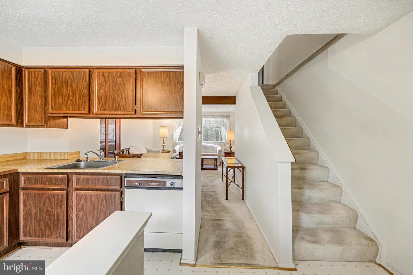 8278 CRESTMONT CIR, SPRINGFIELD, Virginia 22153, 2 Bedrooms Bedrooms, ,1 BathroomBathrooms,Residential,For sale,8278 CRESTMONT CIR,VAFX2280560 MLS # VAFX2280560