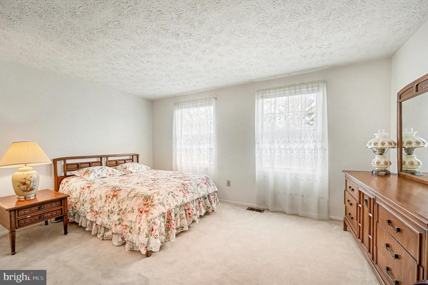 8278 CRESTMONT CIR, SPRINGFIELD, Virginia 22153, 2 Bedrooms Bedrooms, ,1 BathroomBathrooms,Residential,For sale,8278 CRESTMONT CIR,VAFX2280560 MLS # VAFX2280560