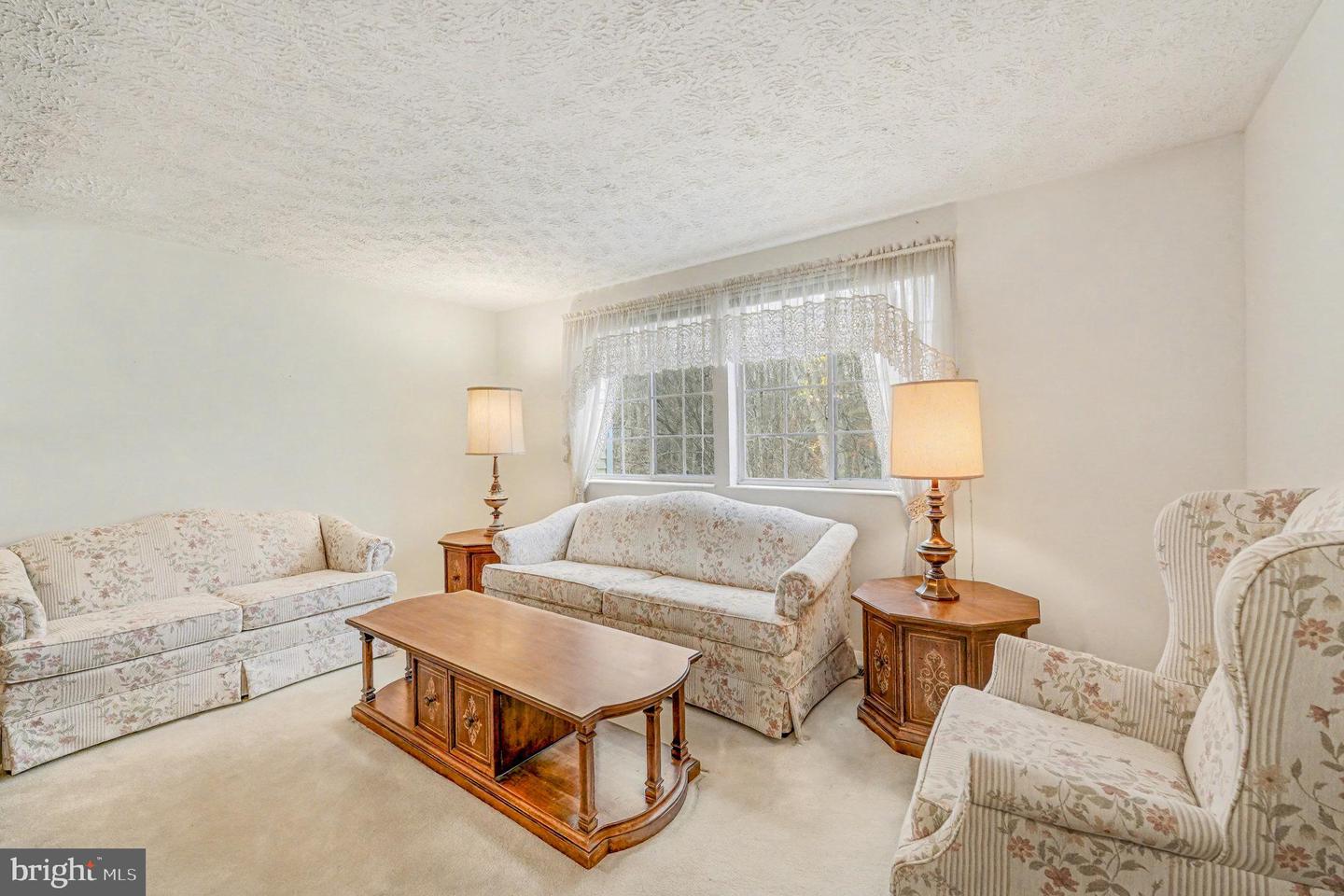 8278 CRESTMONT CIR, SPRINGFIELD, Virginia 22153, 2 Bedrooms Bedrooms, ,1 BathroomBathrooms,Residential,For sale,8278 CRESTMONT CIR,VAFX2280560 MLS # VAFX2280560