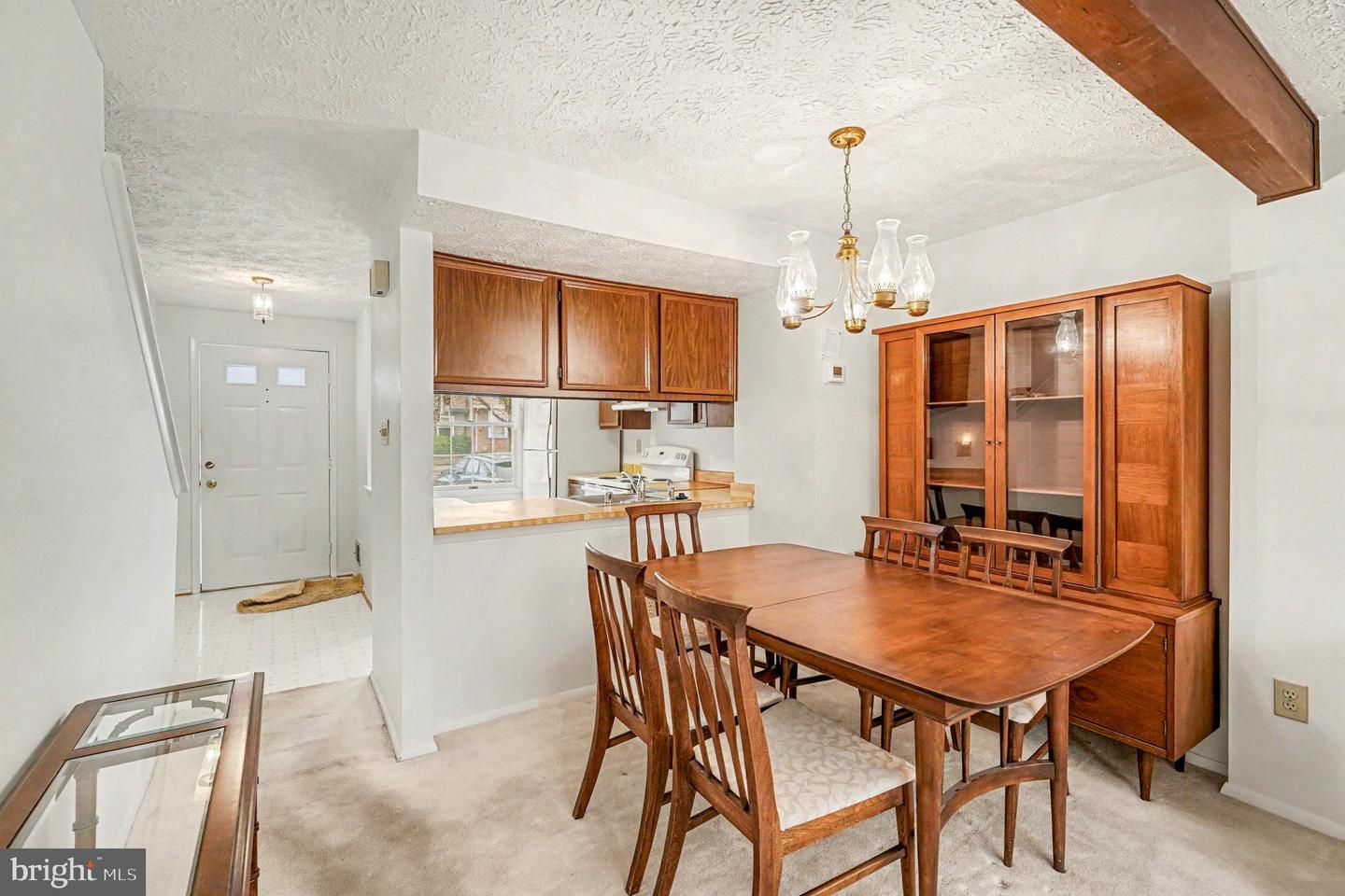 8278 CRESTMONT CIR, SPRINGFIELD, Virginia 22153, 2 Bedrooms Bedrooms, ,1 BathroomBathrooms,Residential,For sale,8278 CRESTMONT CIR,VAFX2280560 MLS # VAFX2280560