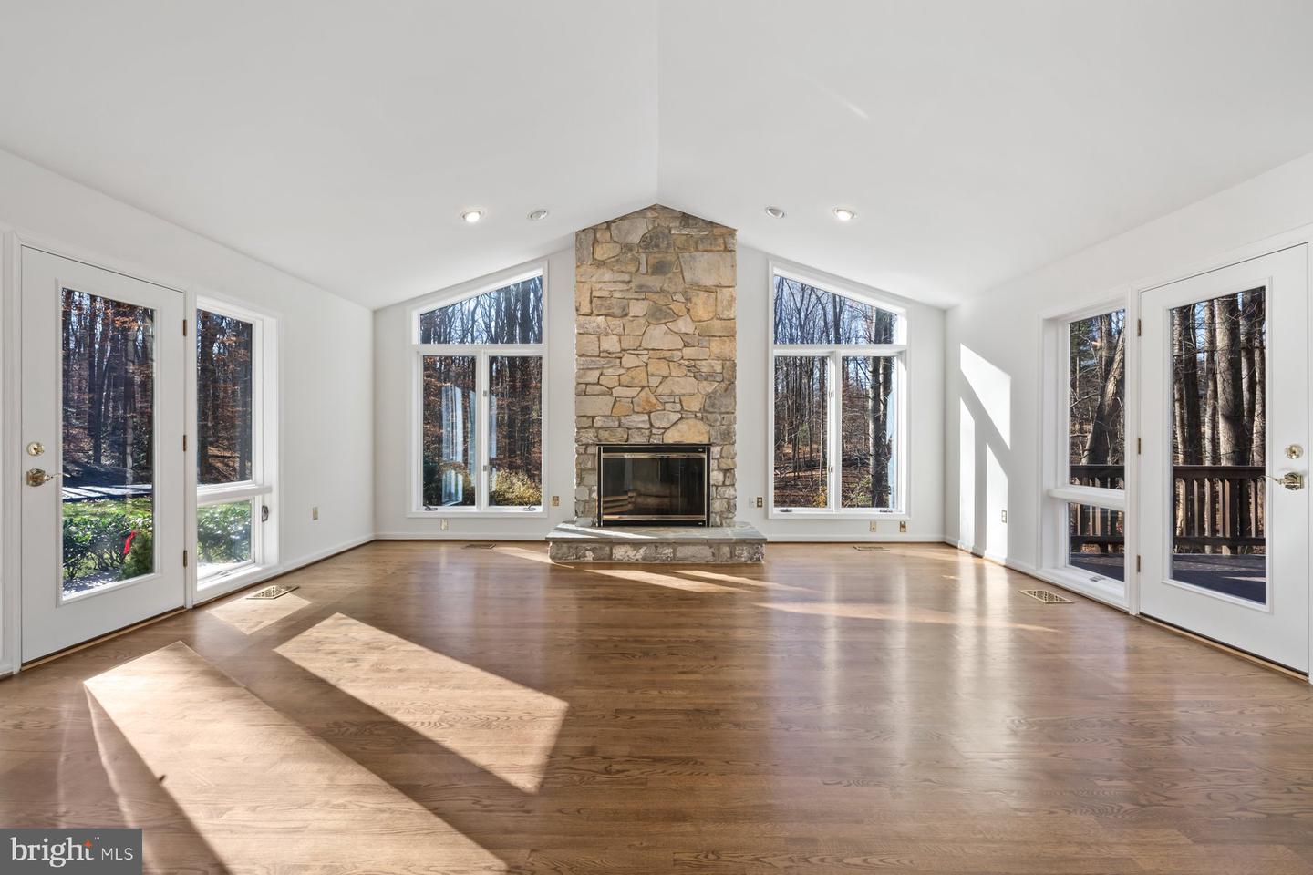 255 JEFFERY LN, GREAT FALLS, Virginia 22066, 4 Bedrooms Bedrooms, ,3 BathroomsBathrooms,Residential,For sale,255 JEFFERY LN,VAFX2256276 MLS # VAFX2256276