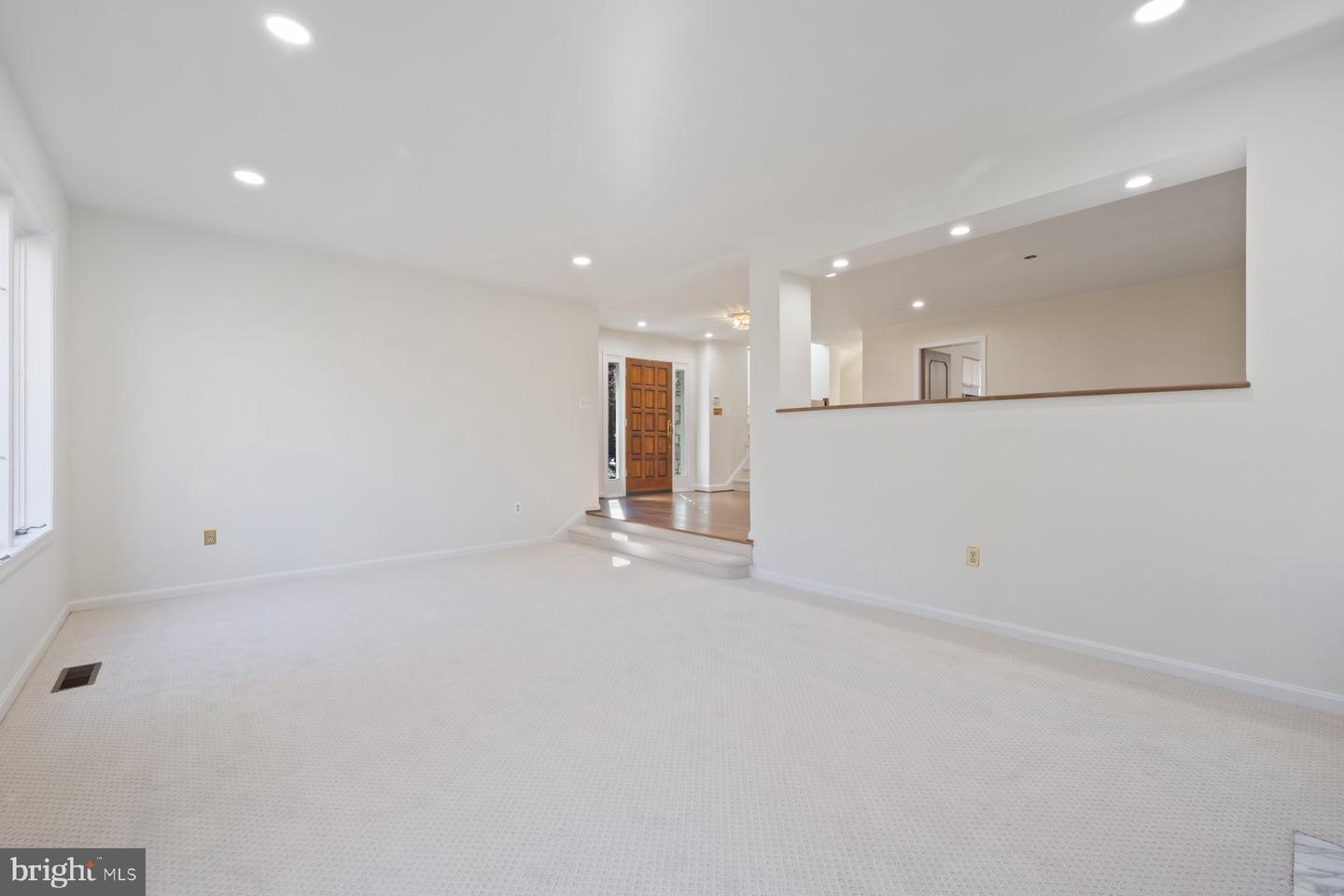 255 JEFFERY LN, GREAT FALLS, Virginia 22066, 4 Bedrooms Bedrooms, ,3 BathroomsBathrooms,Residential,For sale,255 JEFFERY LN,VAFX2256276 MLS # VAFX2256276