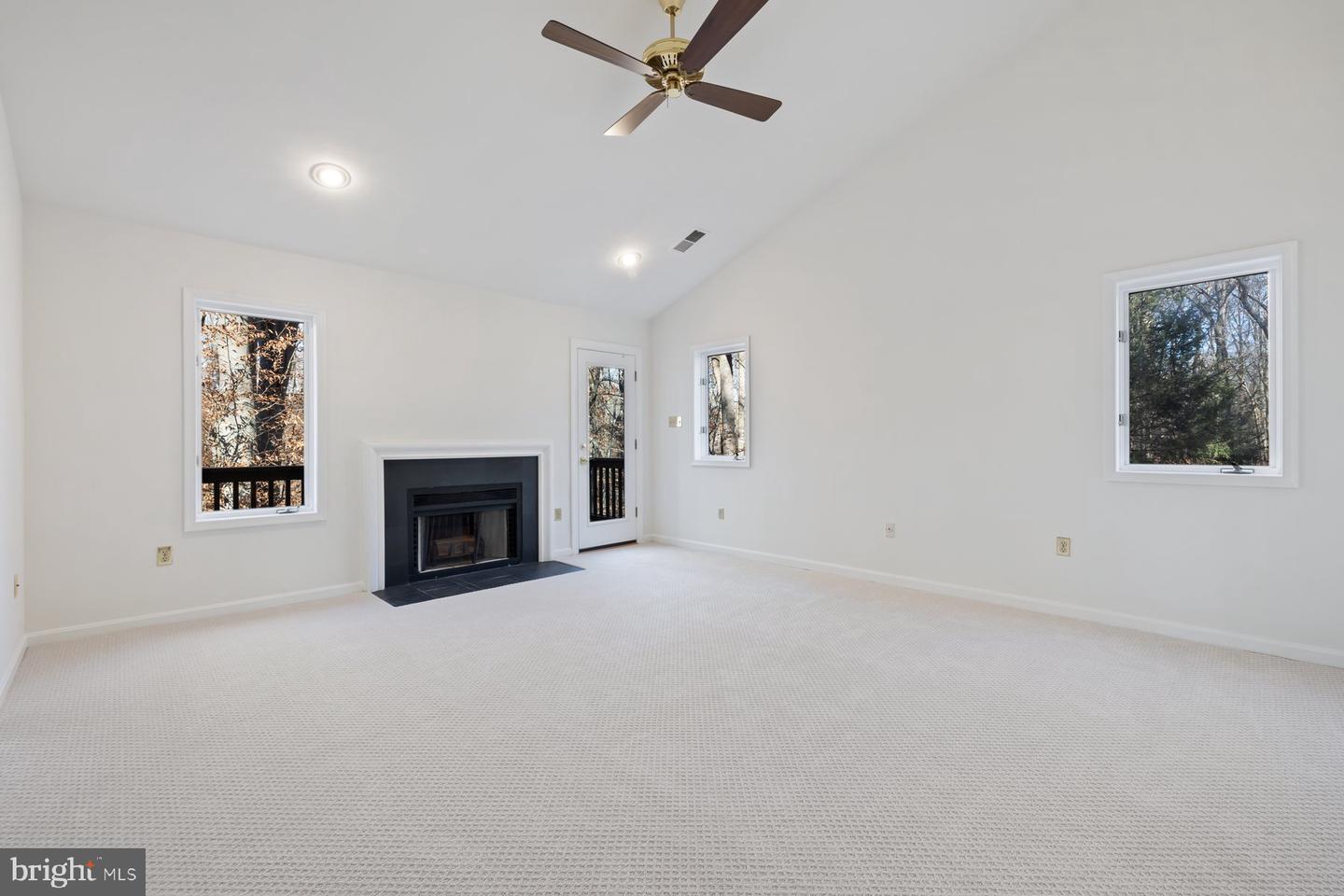 255 JEFFERY LN, GREAT FALLS, Virginia 22066, 4 Bedrooms Bedrooms, ,3 BathroomsBathrooms,Residential,For sale,255 JEFFERY LN,VAFX2256276 MLS # VAFX2256276