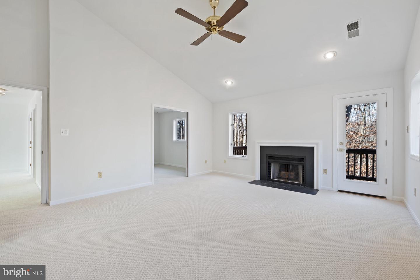 255 JEFFERY LN, GREAT FALLS, Virginia 22066, 4 Bedrooms Bedrooms, ,3 BathroomsBathrooms,Residential,For sale,255 JEFFERY LN,VAFX2256276 MLS # VAFX2256276