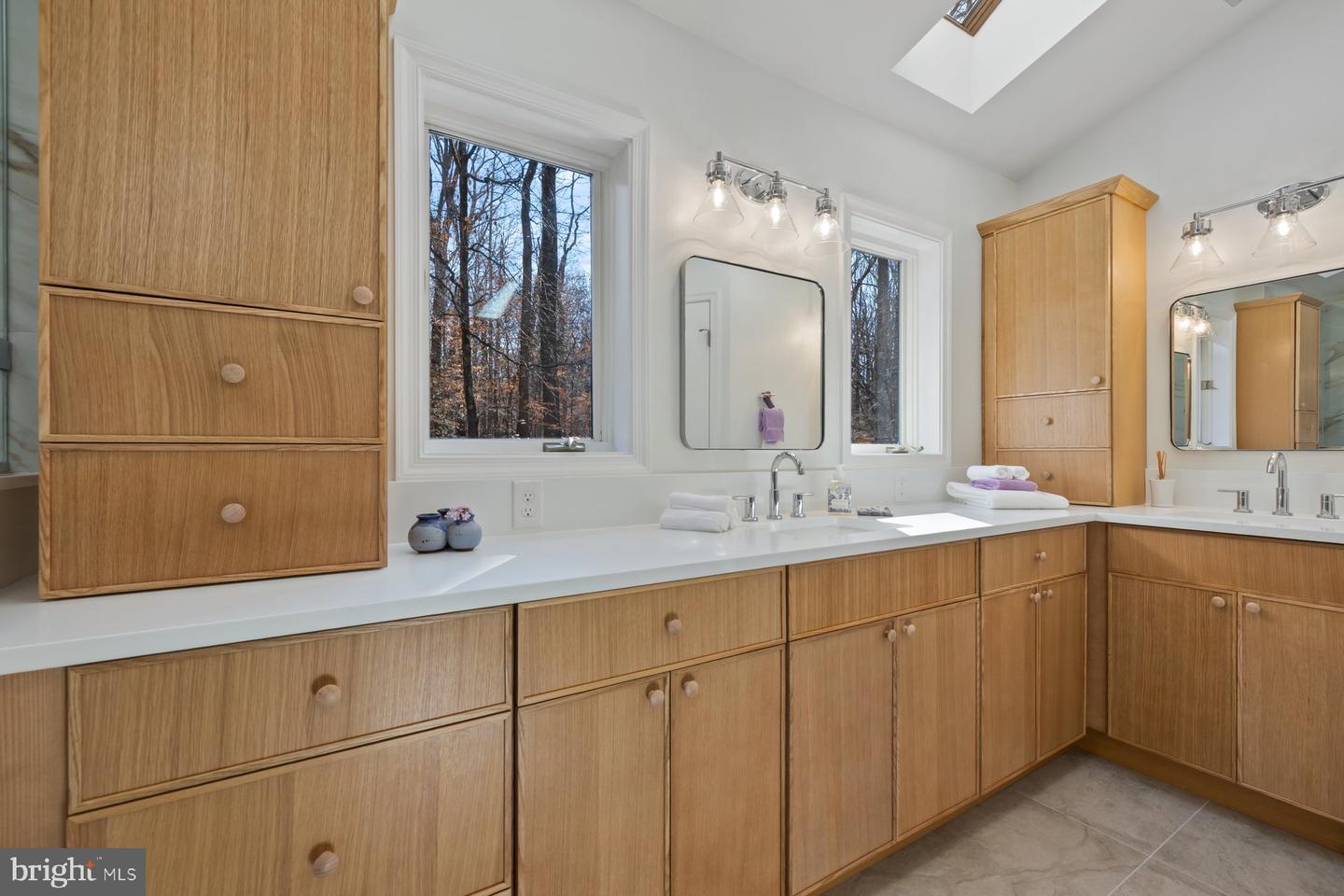 255 JEFFERY LN, GREAT FALLS, Virginia 22066, 4 Bedrooms Bedrooms, ,3 BathroomsBathrooms,Residential,For sale,255 JEFFERY LN,VAFX2256276 MLS # VAFX2256276