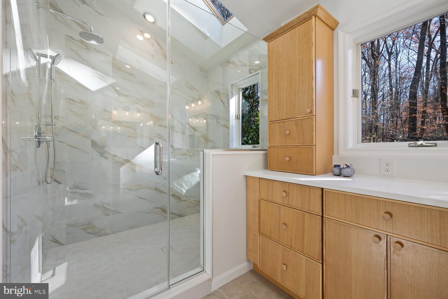 255 JEFFERY LN, GREAT FALLS, Virginia 22066, 4 Bedrooms Bedrooms, ,3 BathroomsBathrooms,Residential,For sale,255 JEFFERY LN,VAFX2256276 MLS # VAFX2256276