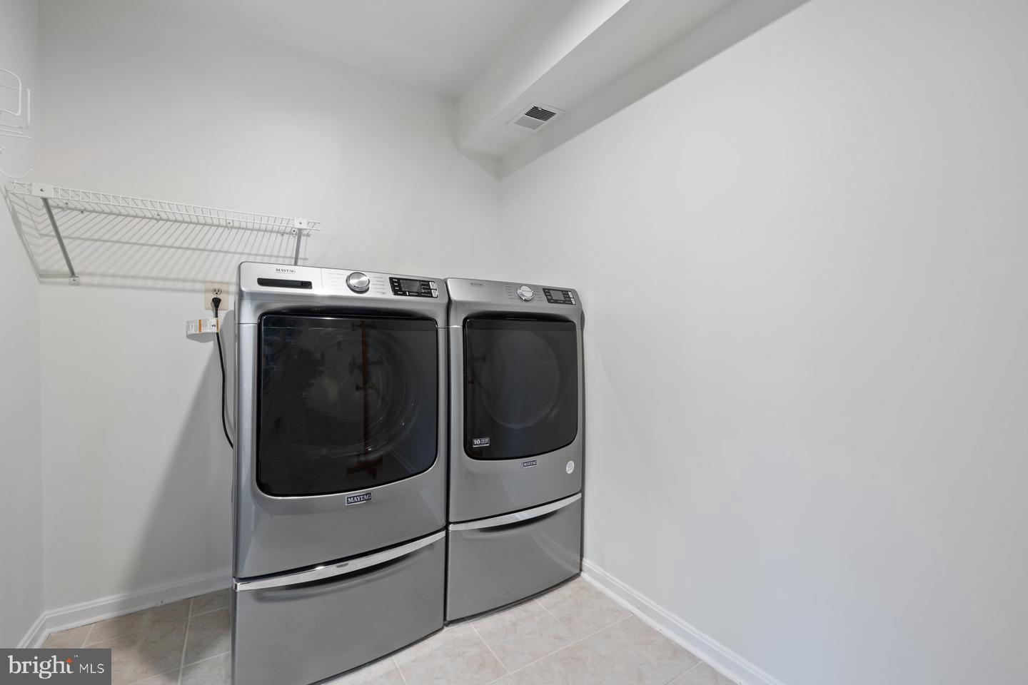 255 JEFFERY LN, GREAT FALLS, Virginia 22066, 4 Bedrooms Bedrooms, ,3 BathroomsBathrooms,Residential,For sale,255 JEFFERY LN,VAFX2256276 MLS # VAFX2256276