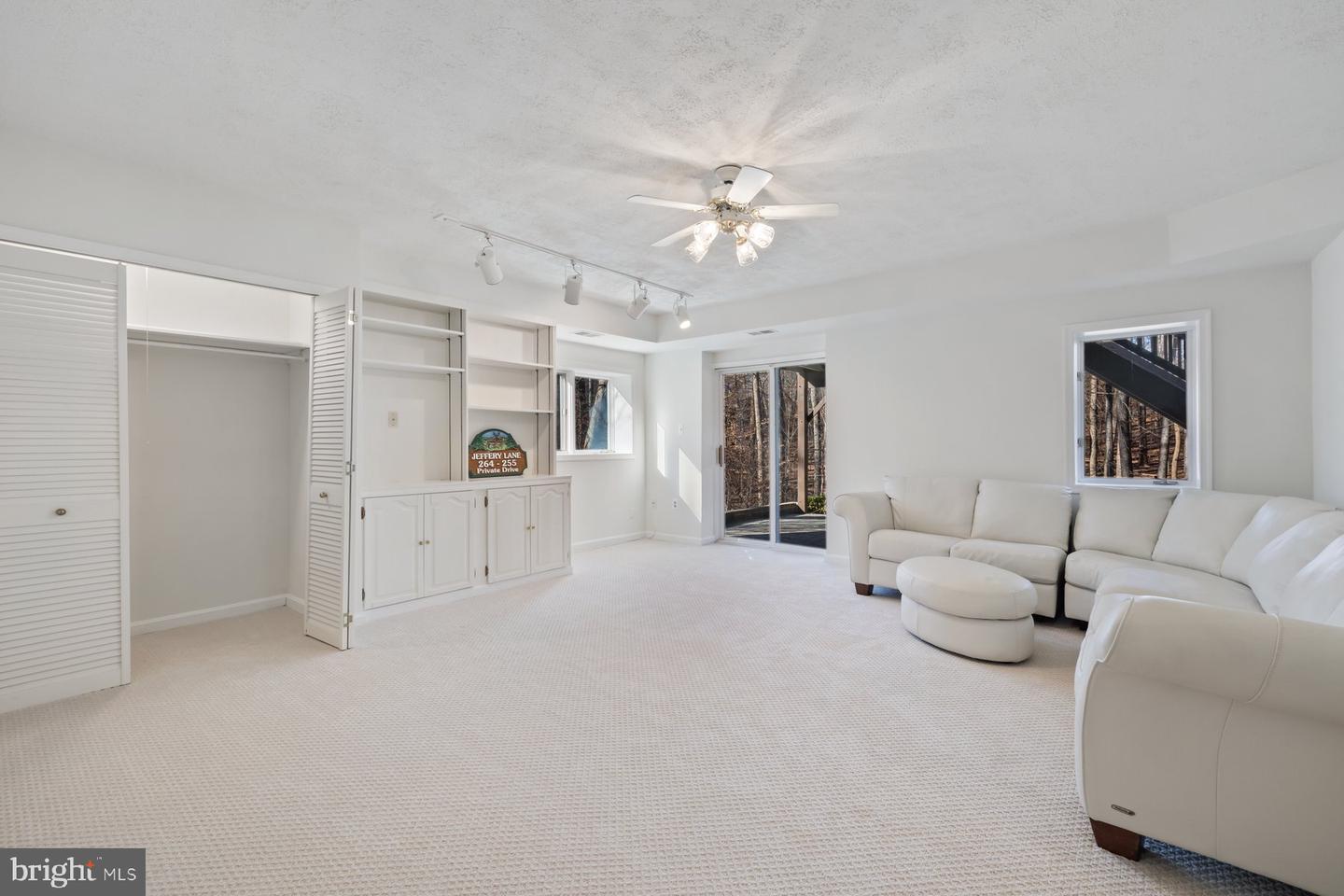255 JEFFERY LN, GREAT FALLS, Virginia 22066, 4 Bedrooms Bedrooms, ,3 BathroomsBathrooms,Residential,For sale,255 JEFFERY LN,VAFX2256276 MLS # VAFX2256276