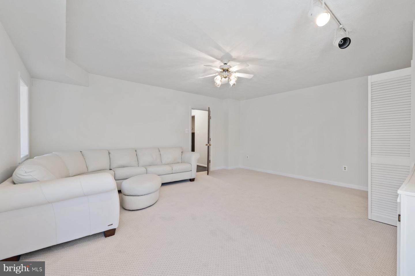 255 JEFFERY LN, GREAT FALLS, Virginia 22066, 4 Bedrooms Bedrooms, ,3 BathroomsBathrooms,Residential,For sale,255 JEFFERY LN,VAFX2256276 MLS # VAFX2256276