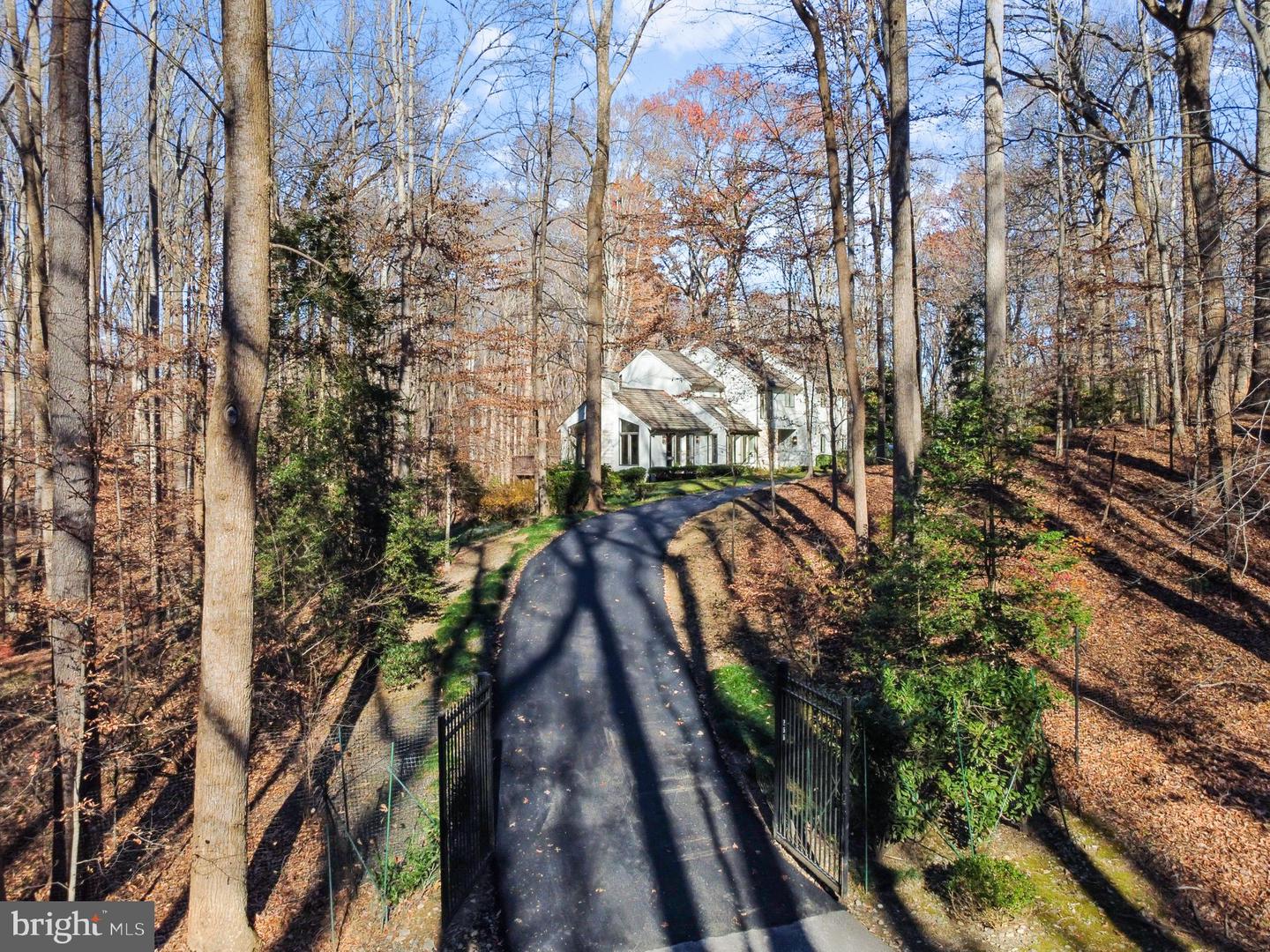 255 JEFFERY LN, GREAT FALLS, Virginia 22066, 4 Bedrooms Bedrooms, ,3 BathroomsBathrooms,Residential,For sale,255 JEFFERY LN,VAFX2256276 MLS # VAFX2256276