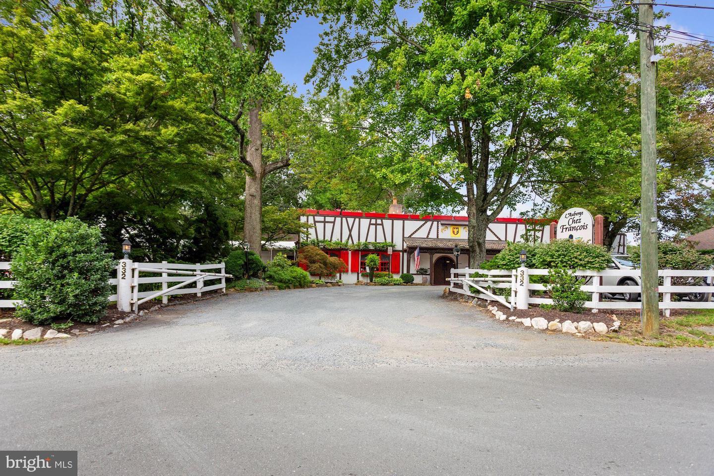 255 JEFFERY LN, GREAT FALLS, Virginia 22066, 4 Bedrooms Bedrooms, ,3 BathroomsBathrooms,Residential,For sale,255 JEFFERY LN,VAFX2256276 MLS # VAFX2256276