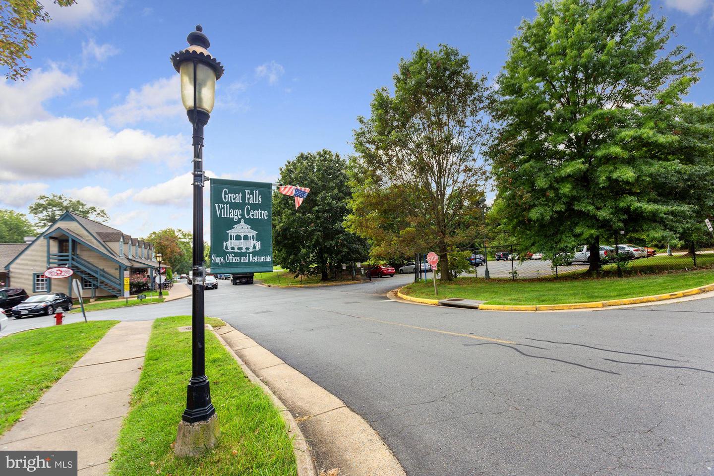 255 JEFFERY LN, GREAT FALLS, Virginia 22066, 4 Bedrooms Bedrooms, ,3 BathroomsBathrooms,Residential,For sale,255 JEFFERY LN,VAFX2256276 MLS # VAFX2256276