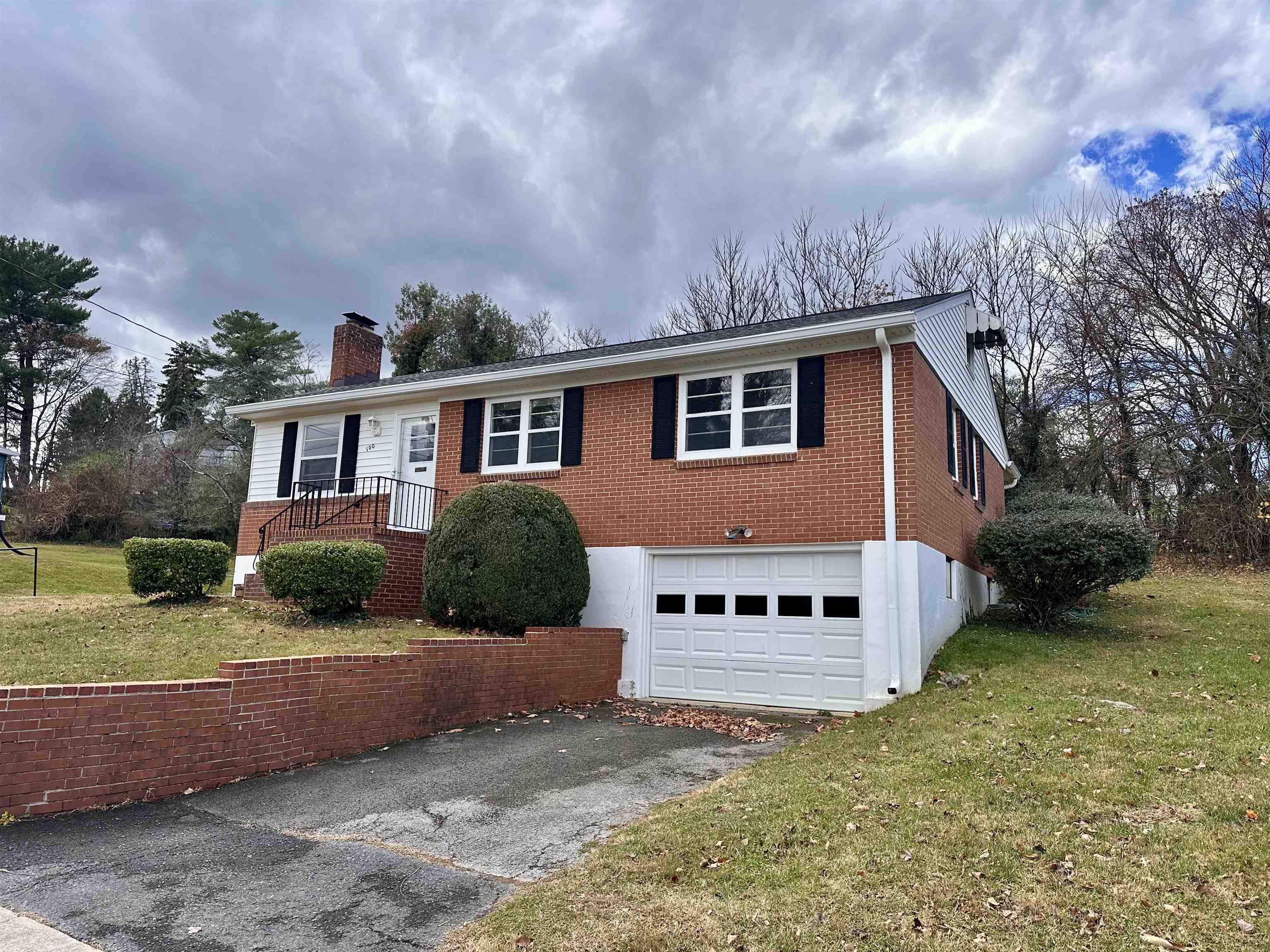 100 HARPER CT, STAUNTON, Virginia 24401, 3 Bedrooms Bedrooms, ,2 BathroomsBathrooms,Residential,100 HARPER CT,671482 MLS # 671482