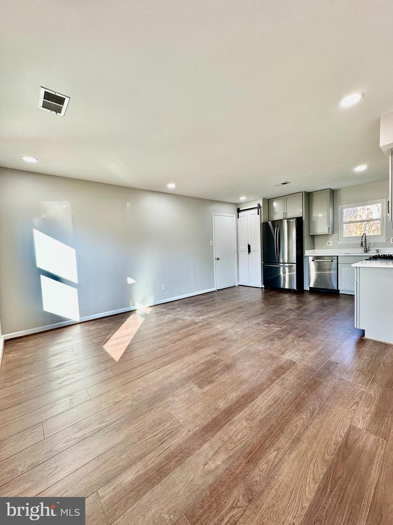 5611 ROUNDTREE DR, WOODBRIDGE, Virginia 22193, 3 Bedrooms Bedrooms, ,2 BathroomsBathrooms,Residential,For sale,5611 ROUNDTREE DR,VAPW2106206 MLS # VAPW2106206