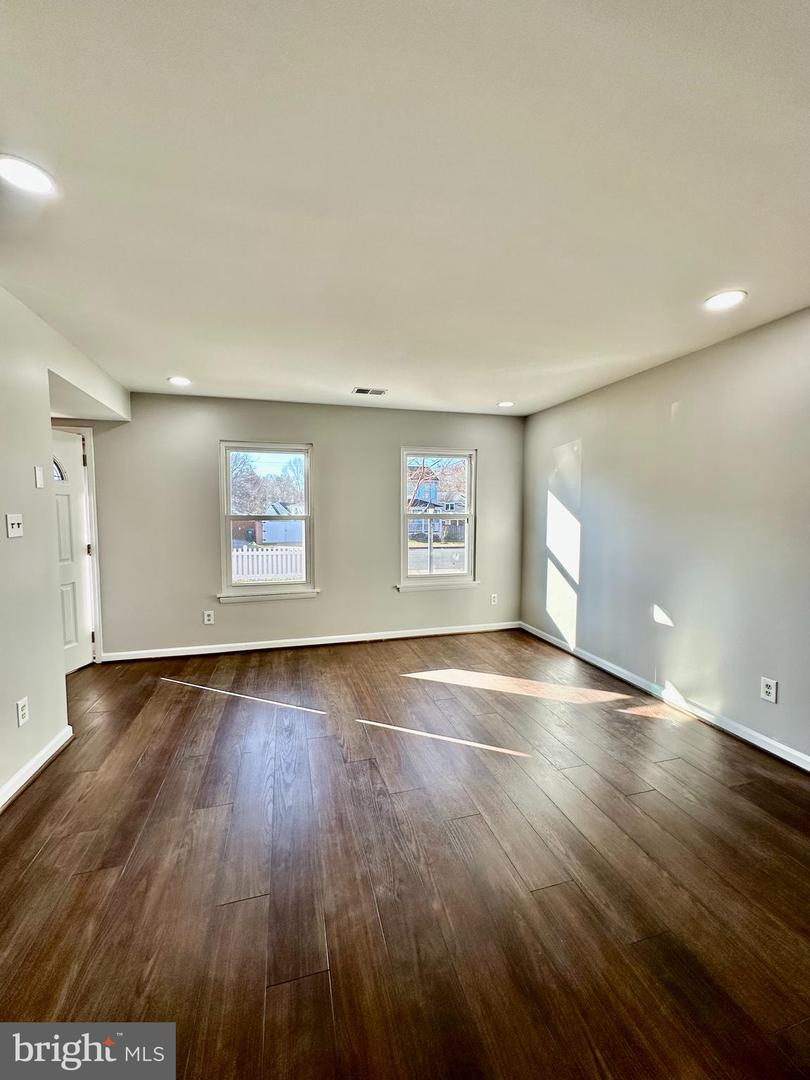 5611 ROUNDTREE DR, WOODBRIDGE, Virginia 22193, 3 Bedrooms Bedrooms, ,2 BathroomsBathrooms,Residential,For sale,5611 ROUNDTREE DR,VAPW2106206 MLS # VAPW2106206