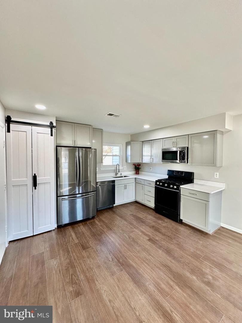 5611 ROUNDTREE DR, WOODBRIDGE, Virginia 22193, 3 Bedrooms Bedrooms, ,2 BathroomsBathrooms,Residential,For sale,5611 ROUNDTREE DR,VAPW2106206 MLS # VAPW2106206