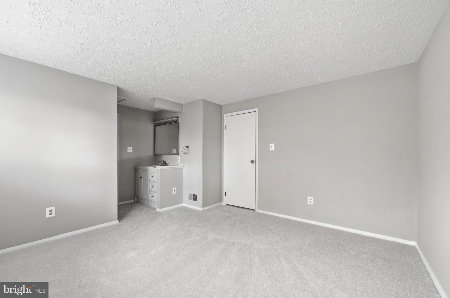 2838 RAYMOND CT, FALLS CHURCH, Virginia 22042, 3 Bedrooms Bedrooms, ,2 BathroomsBathrooms,Residential,For sale,2838 RAYMOND CT,VAFX2277984 MLS # VAFX2277984