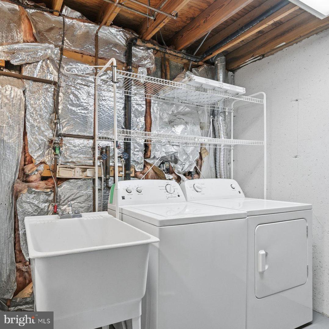 2838 RAYMOND CT, FALLS CHURCH, Virginia 22042, 3 Bedrooms Bedrooms, ,2 BathroomsBathrooms,Residential,For sale,2838 RAYMOND CT,VAFX2277984 MLS # VAFX2277984