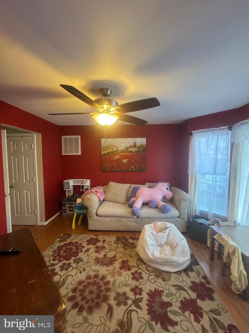 6930 VERSAILLE DR, FREDERICKSBURG, Virginia 22407, 5 Bedrooms Bedrooms, ,3 BathroomsBathrooms,Residential,For sale,6930 VERSAILLE DR,VASP2037574 MLS # VASP2037574