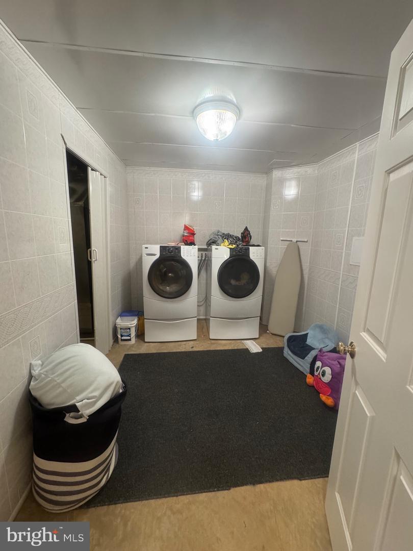 6930 VERSAILLE DR, FREDERICKSBURG, Virginia 22407, 5 Bedrooms Bedrooms, ,3 BathroomsBathrooms,Residential,For sale,6930 VERSAILLE DR,VASP2037574 MLS # VASP2037574