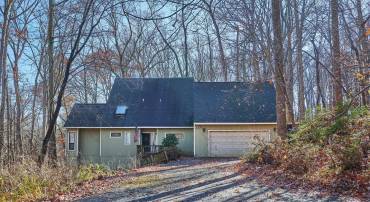8415 SPICEWOOD CT, ANNANDALE, Virginia 22003, 3 Bedrooms Bedrooms, 7 Rooms Rooms,2 BathroomsBathrooms,Residential,For sale,8415 SPICEWOOD CT,VAFX2279660 MLS # VAFX2279660