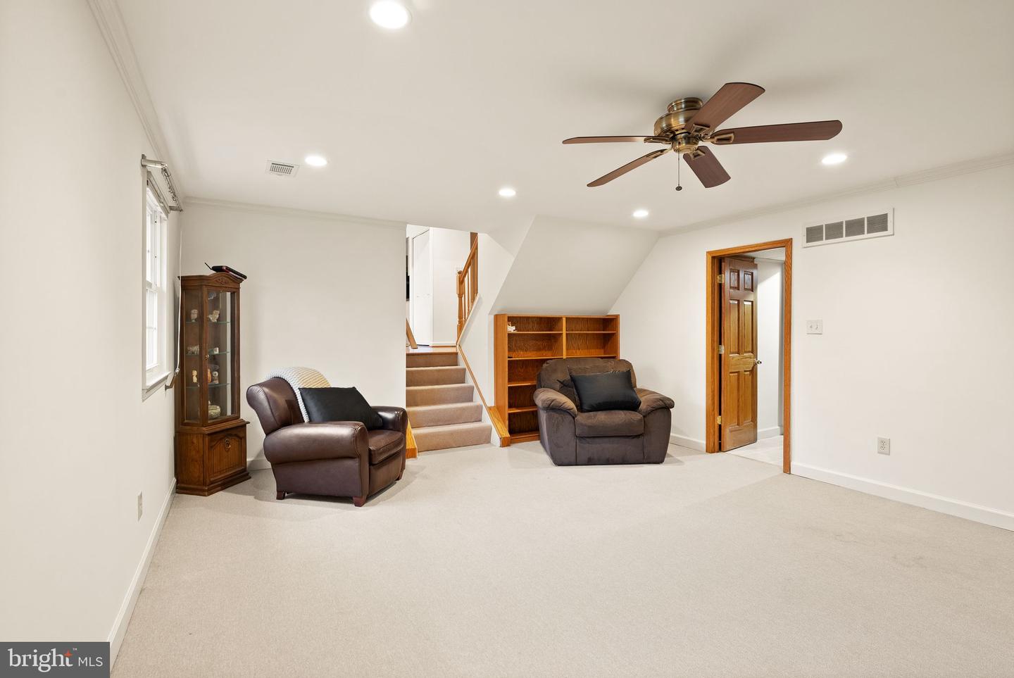 8522 TYSONS CT, VIENNA, Virginia 22182, 5 Bedrooms Bedrooms, ,2 BathroomsBathrooms,Residential,For sale,8522 TYSONS CT,VAFX2280244 MLS # VAFX2280244