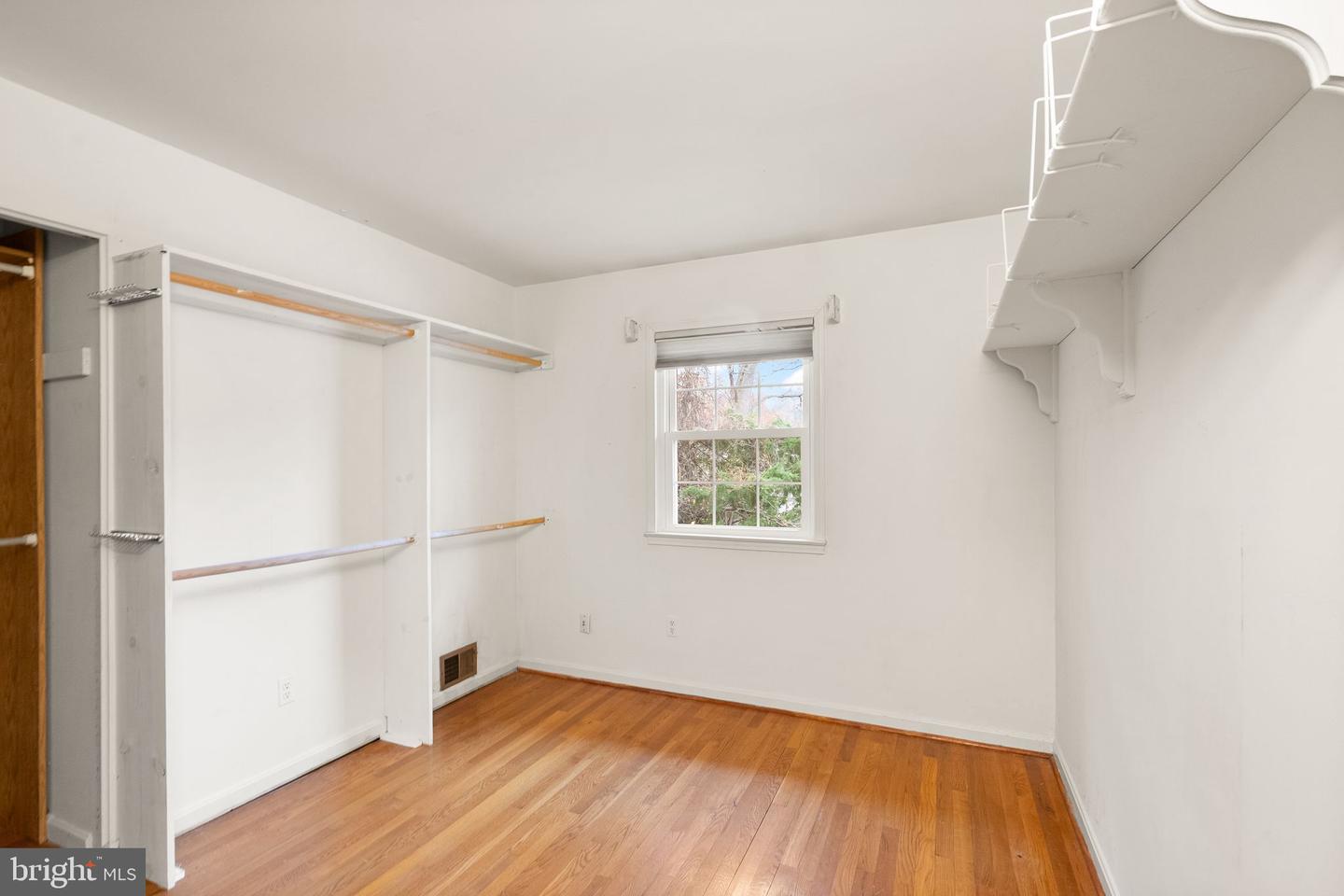 8522 TYSONS CT, VIENNA, Virginia 22182, 5 Bedrooms Bedrooms, ,2 BathroomsBathrooms,Residential,For sale,8522 TYSONS CT,VAFX2280244 MLS # VAFX2280244