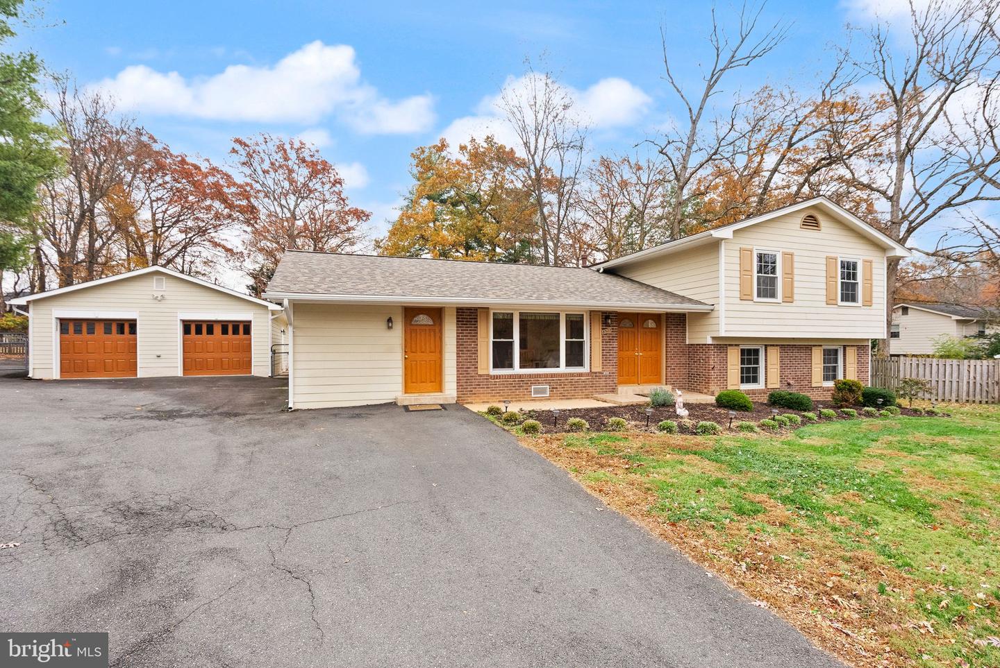 8522 TYSONS CT, VIENNA, Virginia 22182, 5 Bedrooms Bedrooms, ,2 BathroomsBathrooms,Residential,For sale,8522 TYSONS CT,VAFX2280244 MLS # VAFX2280244