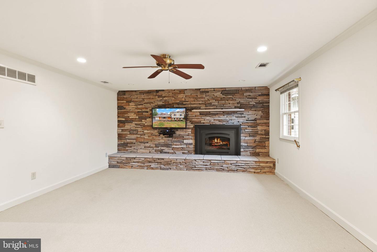 8522 TYSONS CT, VIENNA, Virginia 22182, 5 Bedrooms Bedrooms, ,2 BathroomsBathrooms,Residential,For sale,8522 TYSONS CT,VAFX2280244 MLS # VAFX2280244