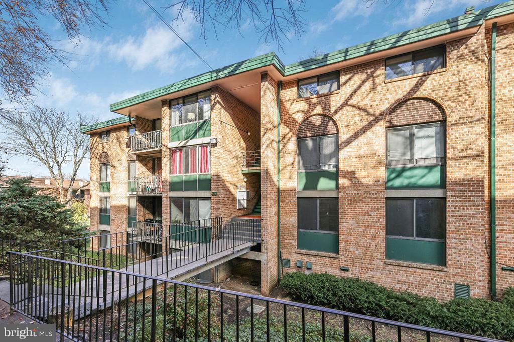 509 N ARMISTEAD ST #103, ALEXANDRIA, Virginia 22312, 3 Bedrooms Bedrooms, ,1 BathroomBathrooms,Residential,For sale,509 N ARMISTEAD ST #103,VAAX2052060 MLS # VAAX2052060