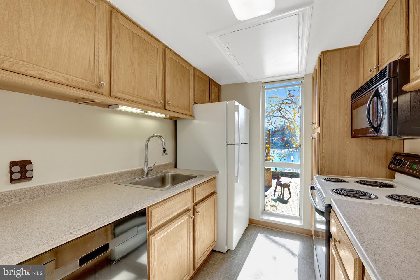 11400 WASHINGTON PLZ W #103, RESTON, Virginia 20190, 2 Bedrooms Bedrooms, ,2 BathroomsBathrooms,Residential,For sale,11400 WASHINGTON PLZ W #103,VAFX2280564 MLS # VAFX2280564