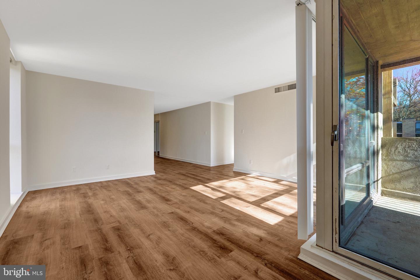 11400 WASHINGTON PLZ W #103, RESTON, Virginia 20190, 2 Bedrooms Bedrooms, ,2 BathroomsBathrooms,Residential,For sale,11400 WASHINGTON PLZ W #103,VAFX2280564 MLS # VAFX2280564