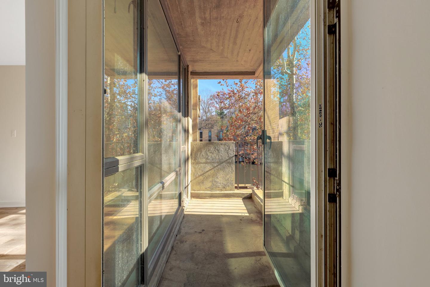 11400 WASHINGTON PLZ W #103, RESTON, Virginia 20190, 2 Bedrooms Bedrooms, ,2 BathroomsBathrooms,Residential,For sale,11400 WASHINGTON PLZ W #103,VAFX2280564 MLS # VAFX2280564