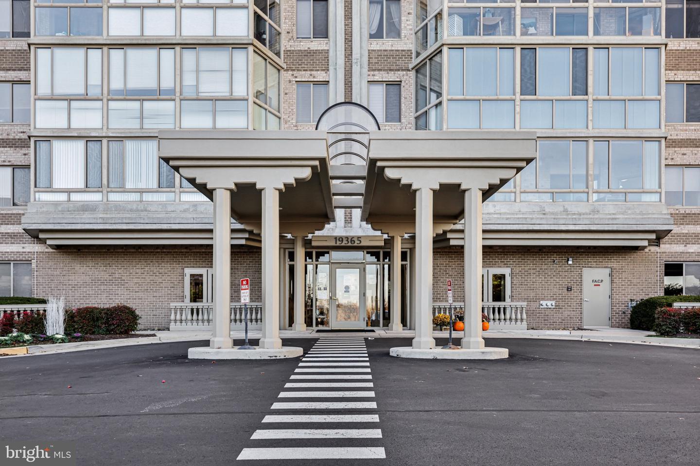 19365 CYPRESS RIDGE TER #621, LEESBURG, Virginia 20176, 2 Bedrooms Bedrooms, ,2 BathroomsBathrooms,Residential,For sale,19365 CYPRESS RIDGE TER #621,VALO2111734 MLS # VALO2111734