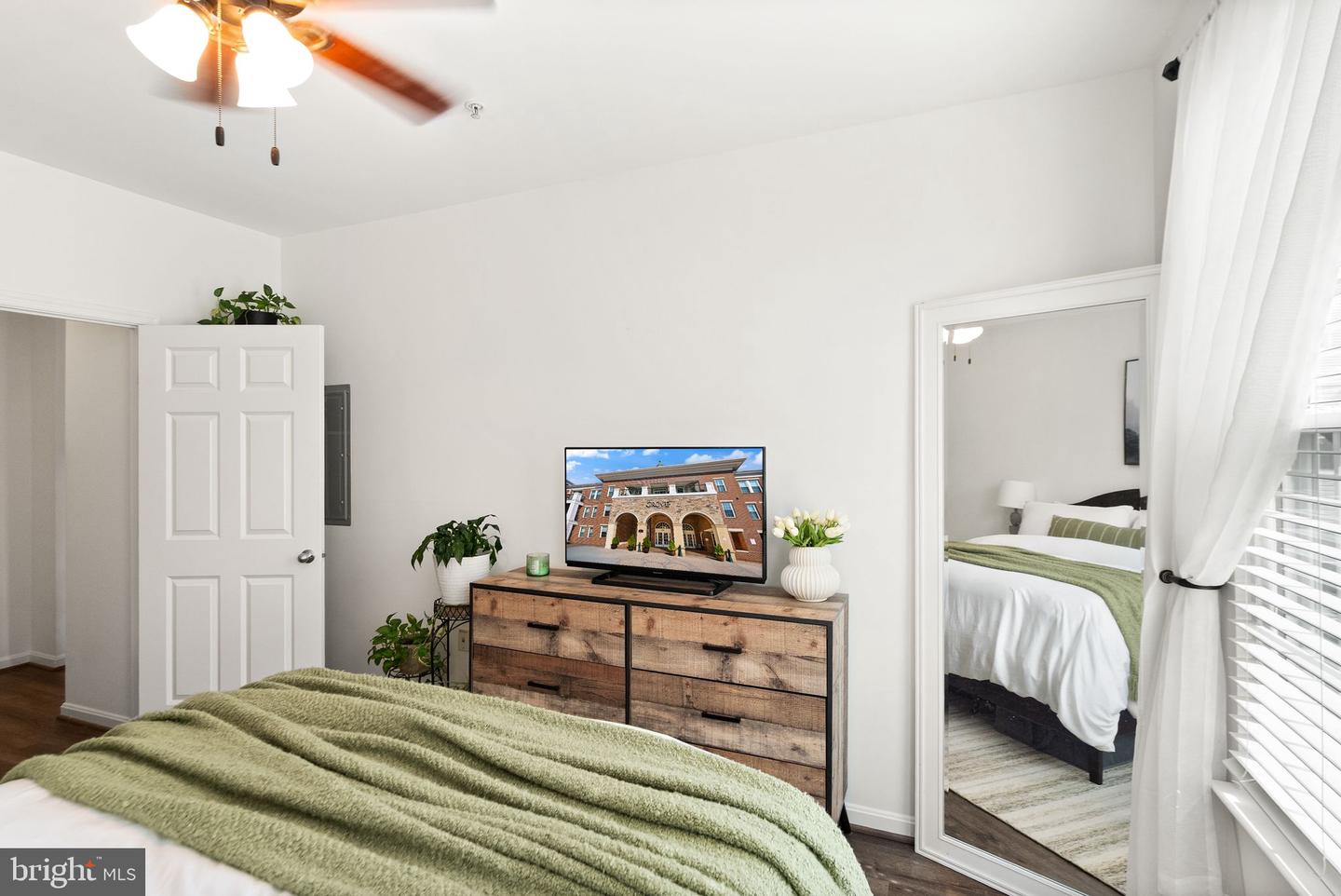 2465 ARMY NAVY DR #204, ARLINGTON, Virginia 22206, 1 Bedroom Bedrooms, ,1 BathroomBathrooms,Residential,For sale,2465 ARMY NAVY DR #204,VAAR2066462 MLS # VAAR2066462