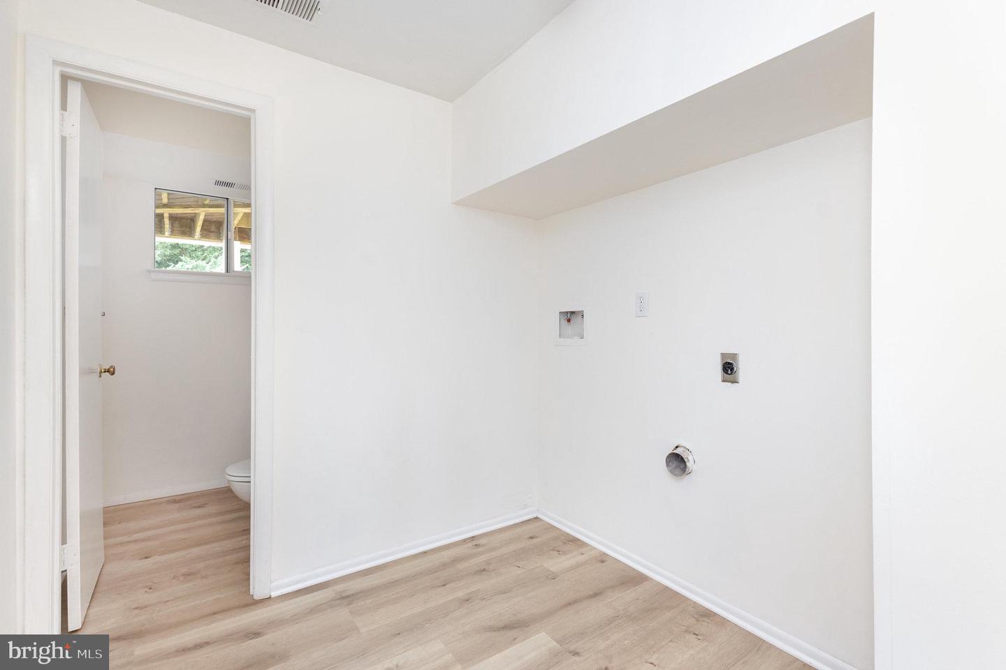 4216 HIGH RIDGE RD, HAYMARKET, Virginia 20169, 3 Bedrooms Bedrooms, 11 Rooms Rooms,3 BathroomsBathrooms,Residential,For sale,4216 HIGH RIDGE RD,VAPW2108404 MLS # VAPW2108404