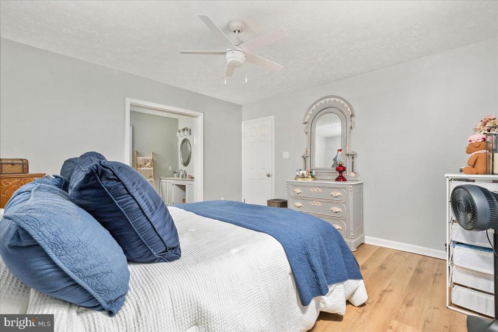 10346 GROVES FARM RD, MIDLAND, Virginia, 4 Bedrooms Bedrooms, ,2 BathroomsBathrooms,Residential,10346 GROVES FARM RD,VAFQ2019480 MLS # VAFQ2019480