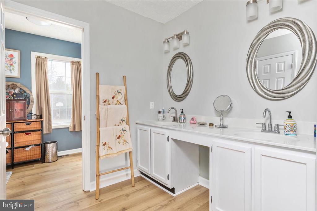 10346 GROVES FARM RD, MIDLAND, Virginia, 4 Bedrooms Bedrooms, ,2 BathroomsBathrooms,Residential,10346 GROVES FARM RD,VAFQ2019480 MLS # VAFQ2019480