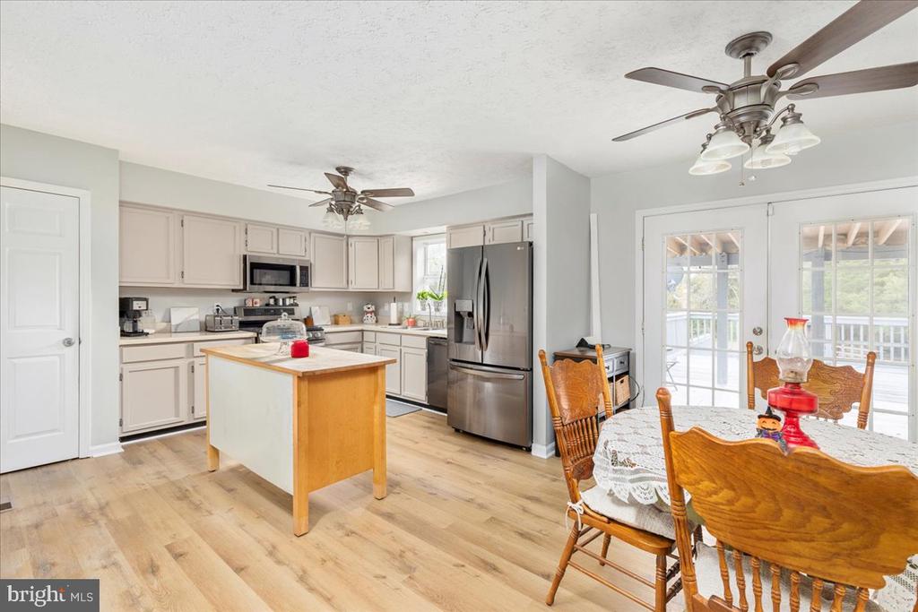 10346 GROVES FARM RD, MIDLAND, Virginia, 4 Bedrooms Bedrooms, ,2 BathroomsBathrooms,Residential,10346 GROVES FARM RD,VAFQ2019480 MLS # VAFQ2019480