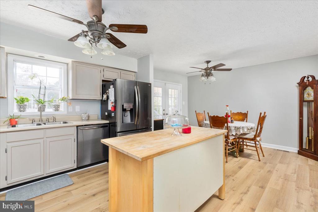 10346 GROVES FARM RD, MIDLAND, Virginia, 4 Bedrooms Bedrooms, ,2 BathroomsBathrooms,Residential,10346 GROVES FARM RD,VAFQ2019480 MLS # VAFQ2019480