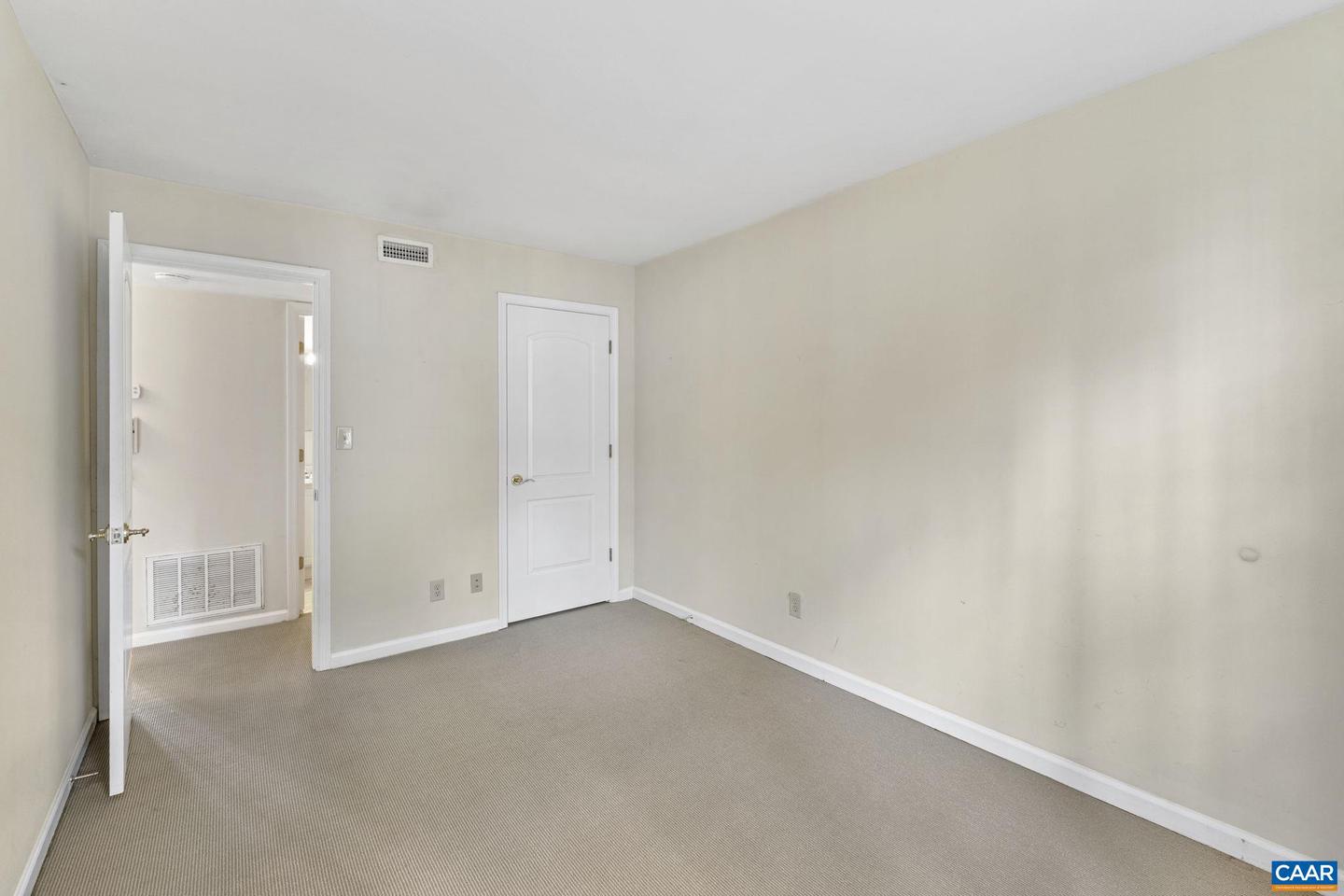 1361 VILLA WAY #F, CHARLOTTESVILLE, Virginia 22903, 2 Bedrooms Bedrooms, ,2 BathroomsBathrooms,Residential,For sale,1361 VILLA WAY #F,668067 MLS # 668067