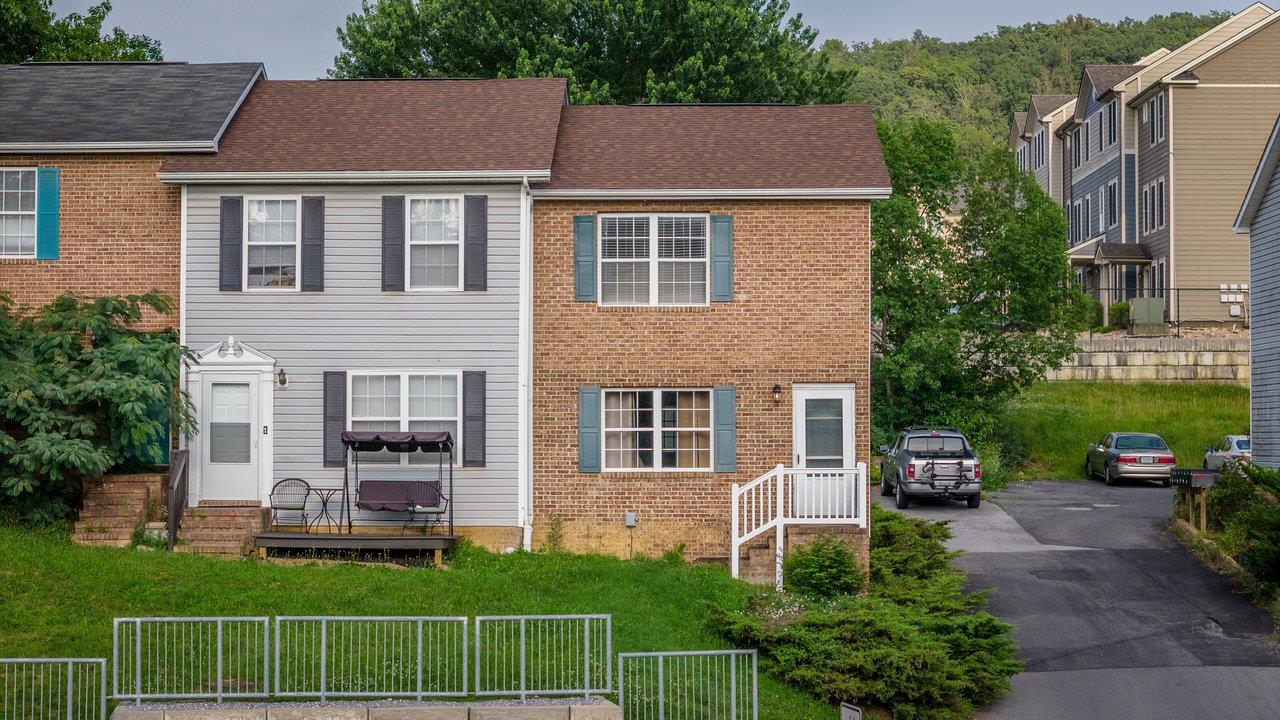 2207 RESERVOIR ST, HARRISONBURG, Virginia 22801, 2 Bedrooms Bedrooms, ,2 BathroomsBathrooms,Residential,2207 RESERVOIR ST,671485 MLS # 671485