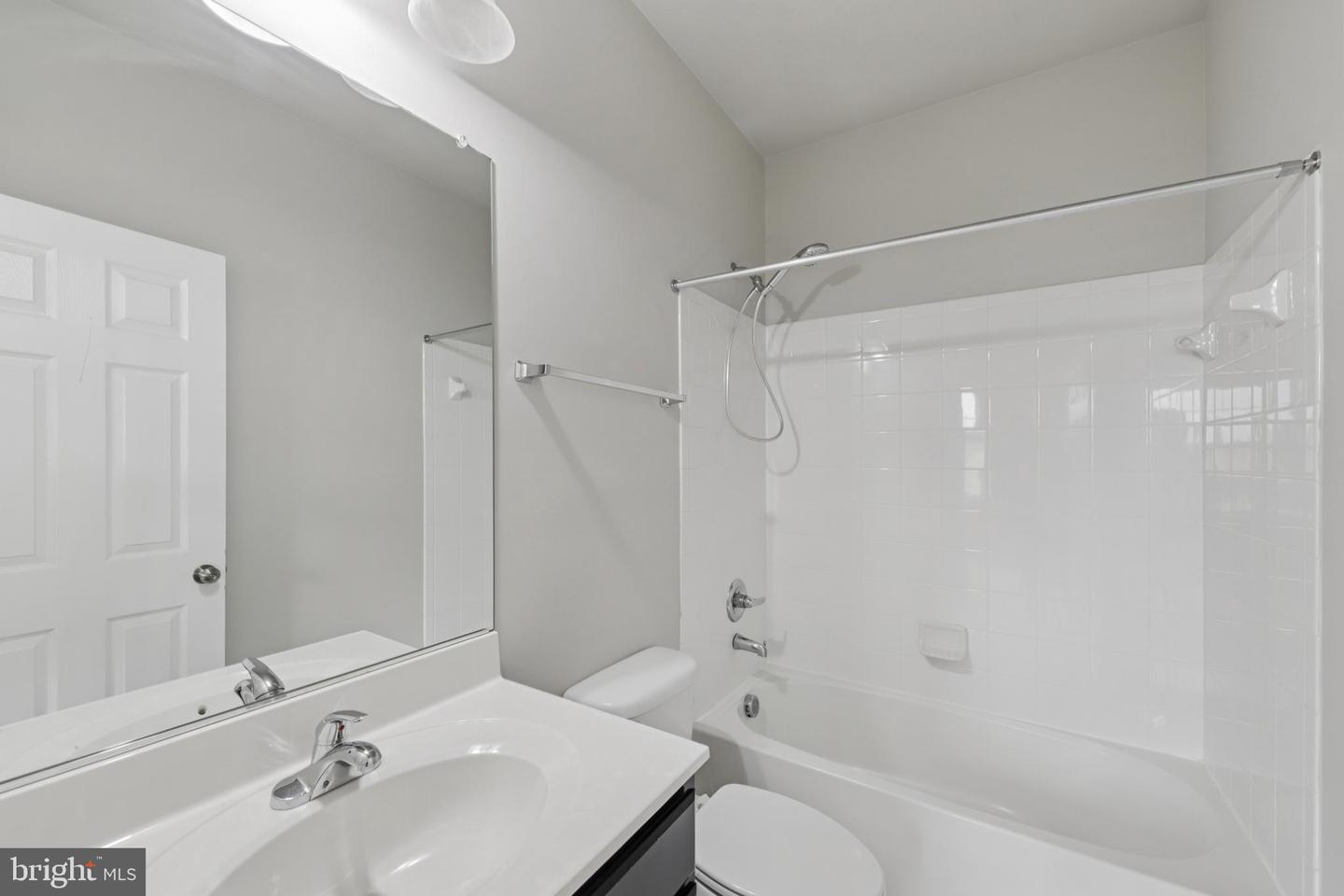 216 UPPER HEYFORD PL, PURCELLVILLE, Virginia 20132, 4 Bedrooms Bedrooms, ,4 BathroomsBathrooms,Residential,For sale,216 UPPER HEYFORD PL,VALO2111208 MLS # VALO2111208