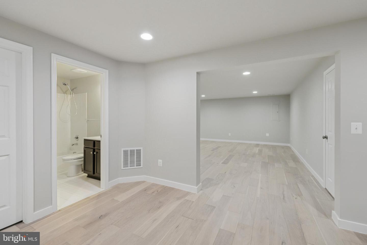 216 UPPER HEYFORD PL, PURCELLVILLE, Virginia 20132, 4 Bedrooms Bedrooms, ,4 BathroomsBathrooms,Residential,For sale,216 UPPER HEYFORD PL,VALO2111208 MLS # VALO2111208