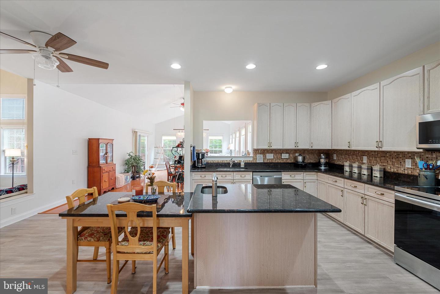 191 BANKS DR, WINCHESTER, Virginia 22602, 4 Bedrooms Bedrooms, ,3 BathroomsBathrooms,Residential,For sale,191 BANKS DR,VAFV2038226 MLS # VAFV2038226