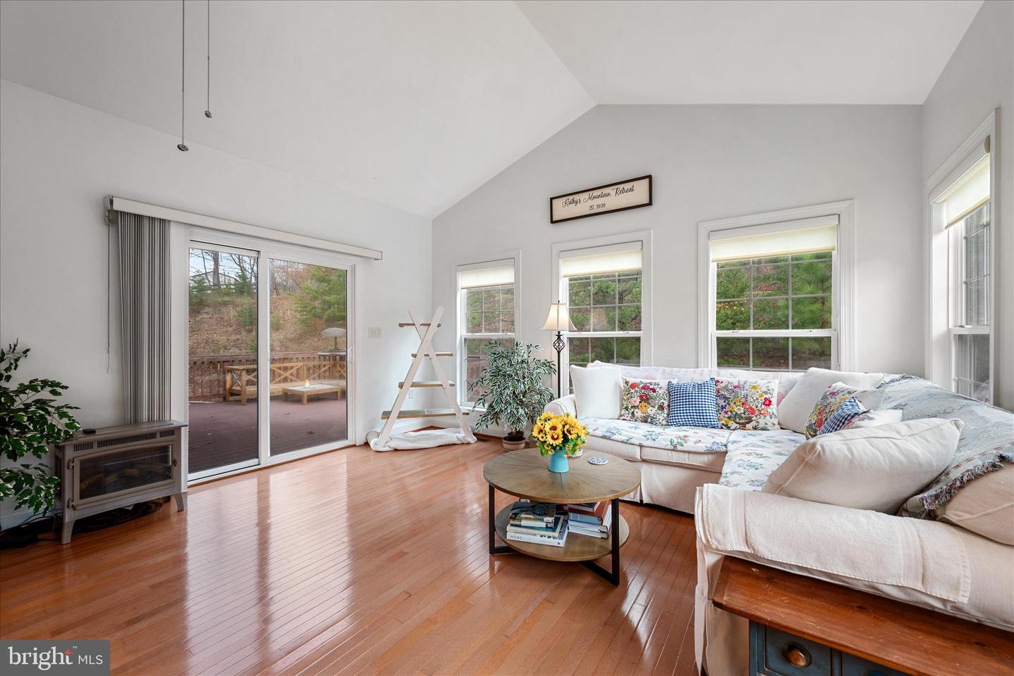 191 BANKS DR, WINCHESTER, Virginia 22602, 4 Bedrooms Bedrooms, ,3 BathroomsBathrooms,Residential,For sale,191 BANKS DR,VAFV2038226 MLS # VAFV2038226